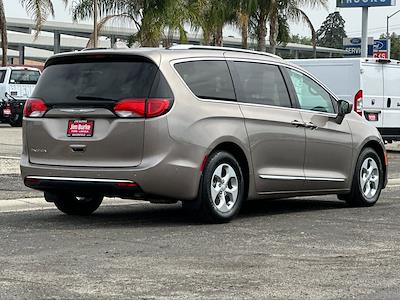 Used 2017 Chrysler Pacifica - photo 2