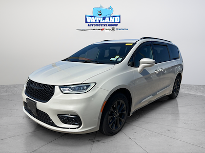 Used 2021 Chrysler Pacifica - photo 1