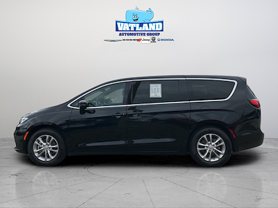 Used 2026 Chrysler Pacifica Select Minivan for sale #C260214A - photo 2