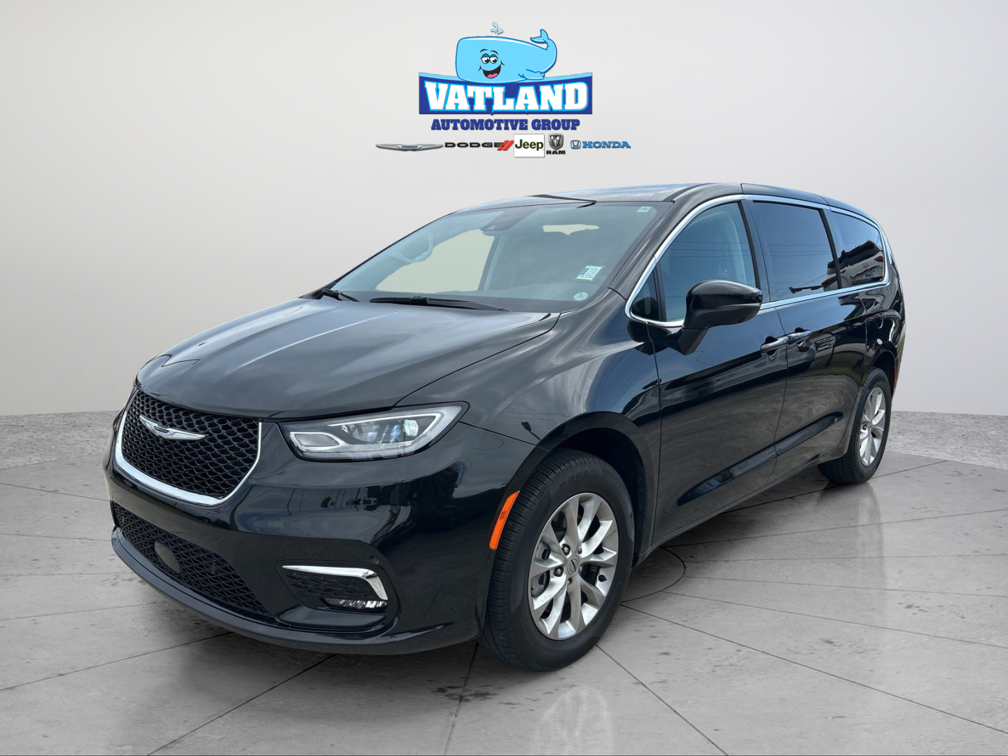 Used 2023 Chrysler Pacifica - photo 1