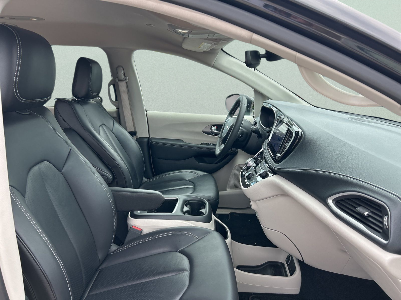 Used 2023 Chrysler Pacifica - photo 15