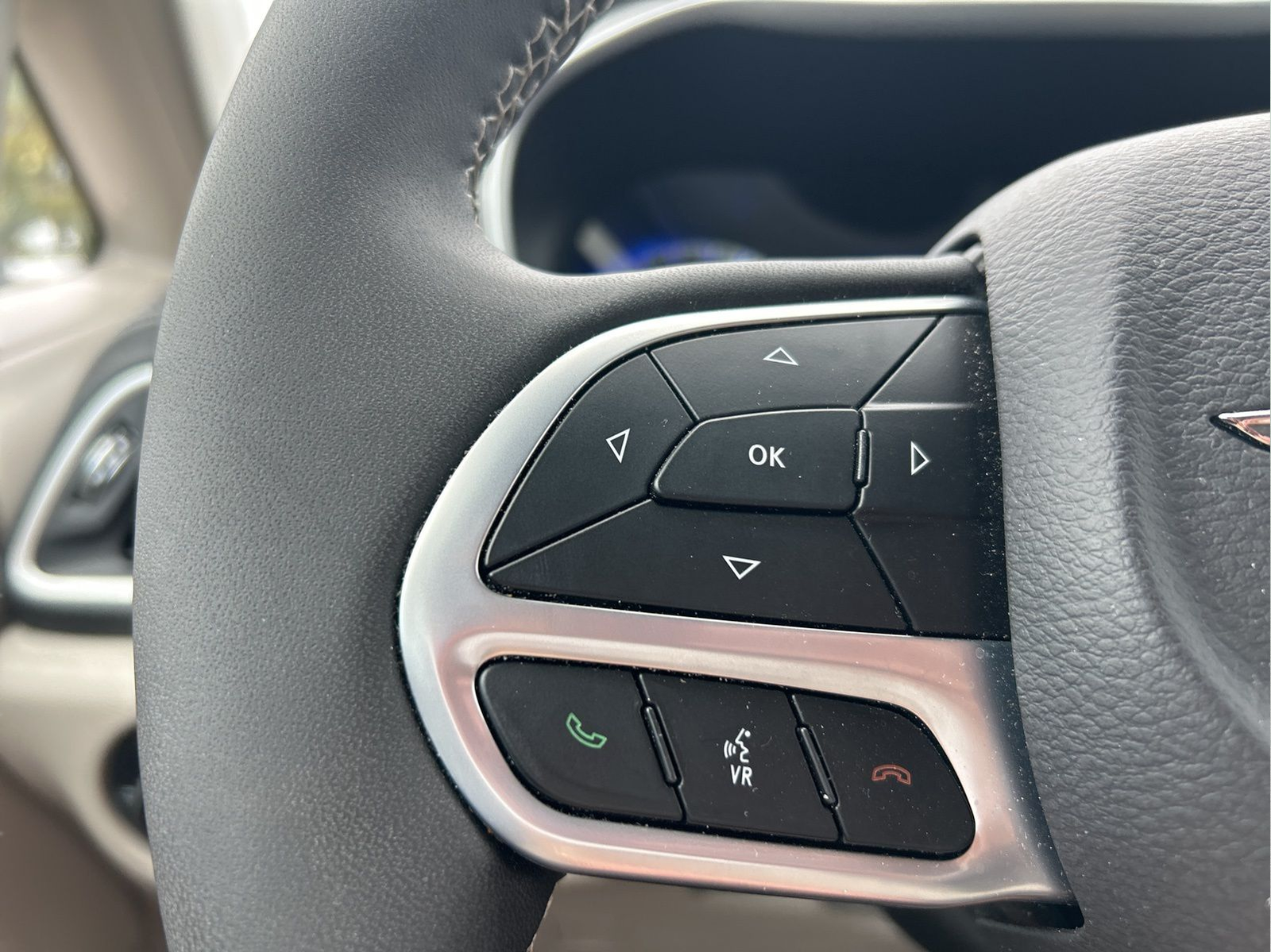 Used 2023 Chrysler Pacifica - photo 17