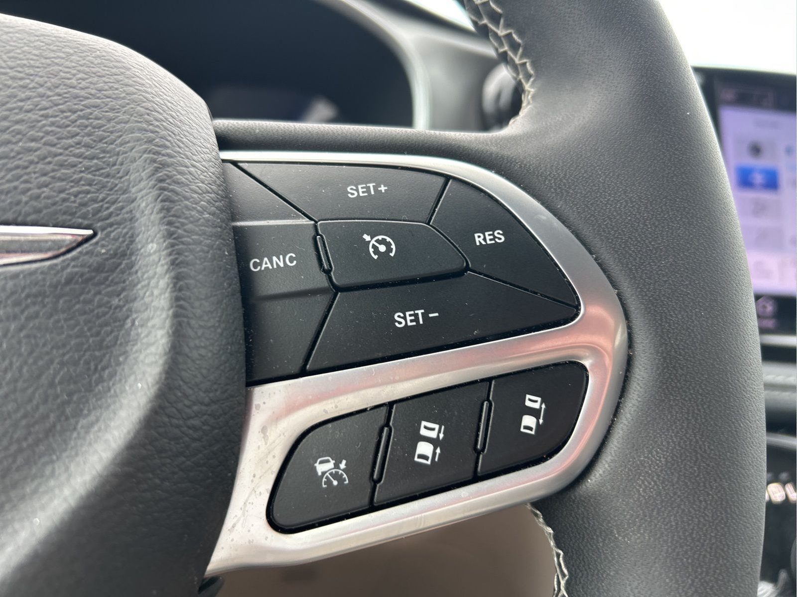 Used 2023 Chrysler Pacifica - photo 18