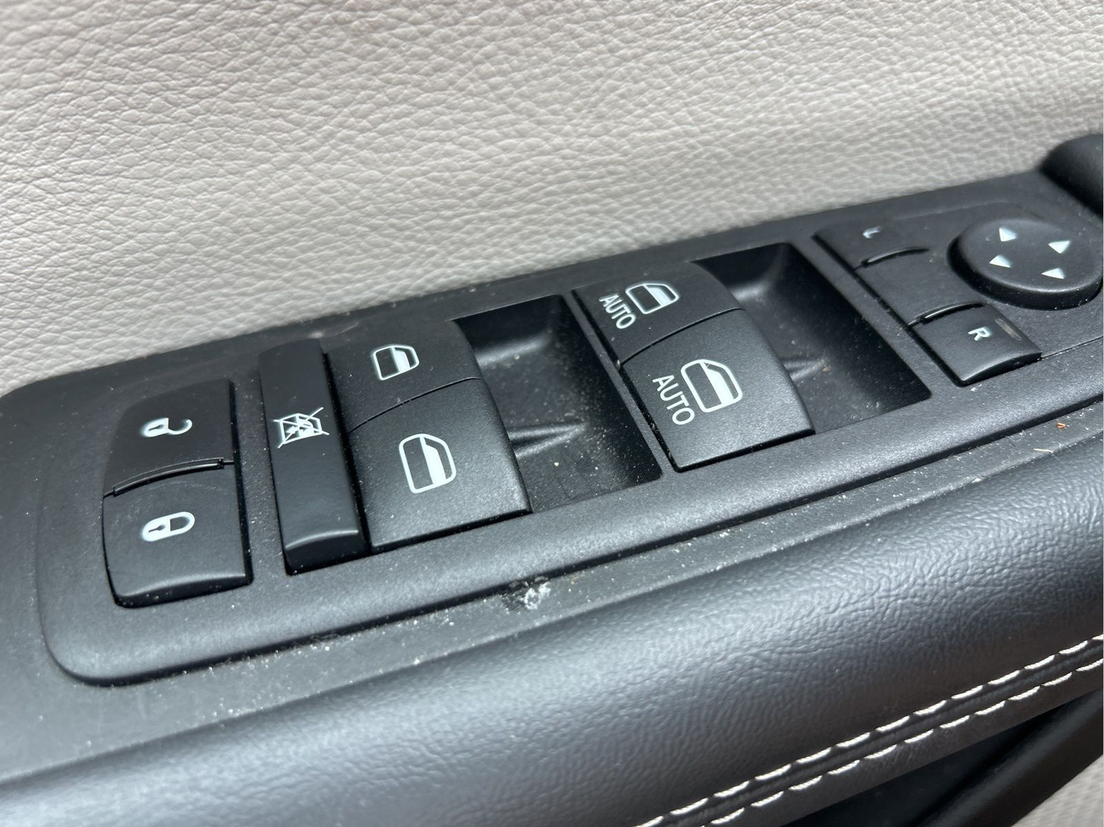 Used 2023 Chrysler Pacifica - photo 24