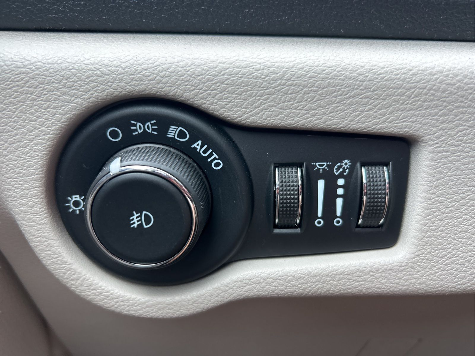 Used 2023 Chrysler Pacifica - photo 25