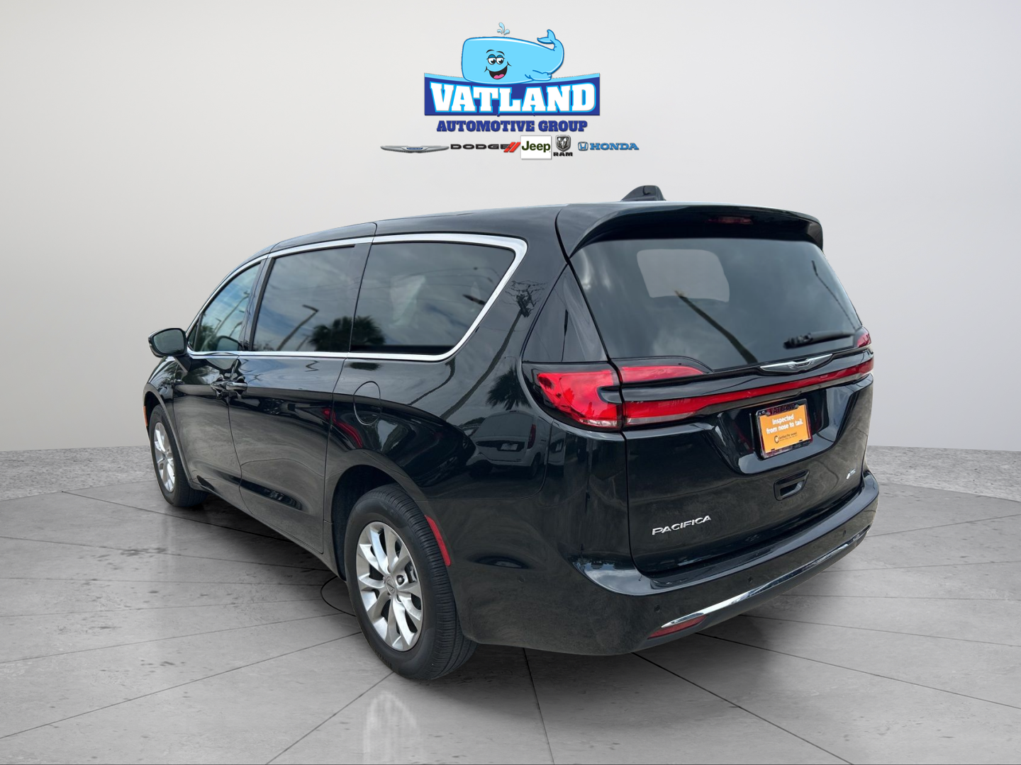 Used 2023 Chrysler Pacifica - photo 5