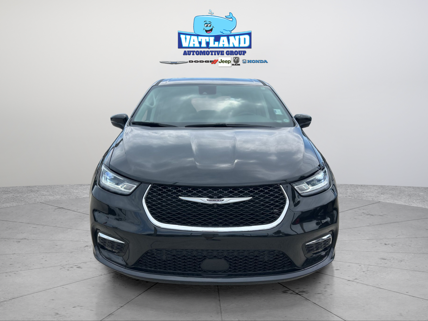 Used 2023 Chrysler Pacifica - photo 10