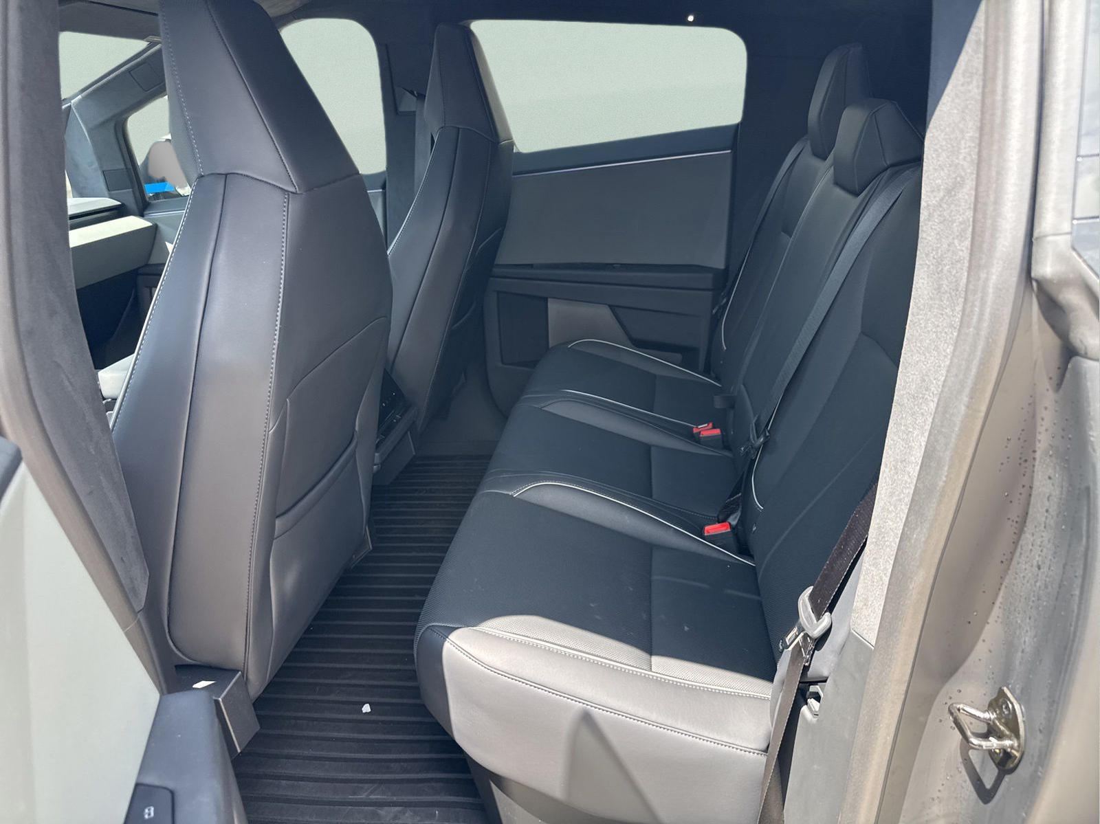 Used 2024 Tesla Cybertruck - photo 10