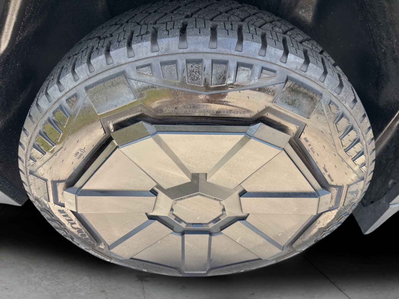 Used 2024 Tesla Cybertruck - photo 11