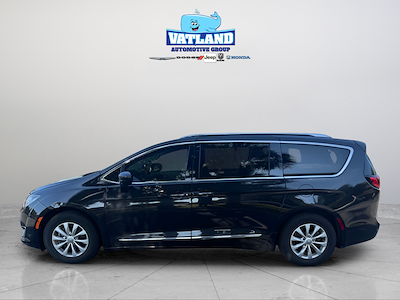 2019 Chrysler Pacifica FWD Minivan for sale #H26516A1 - photo 2