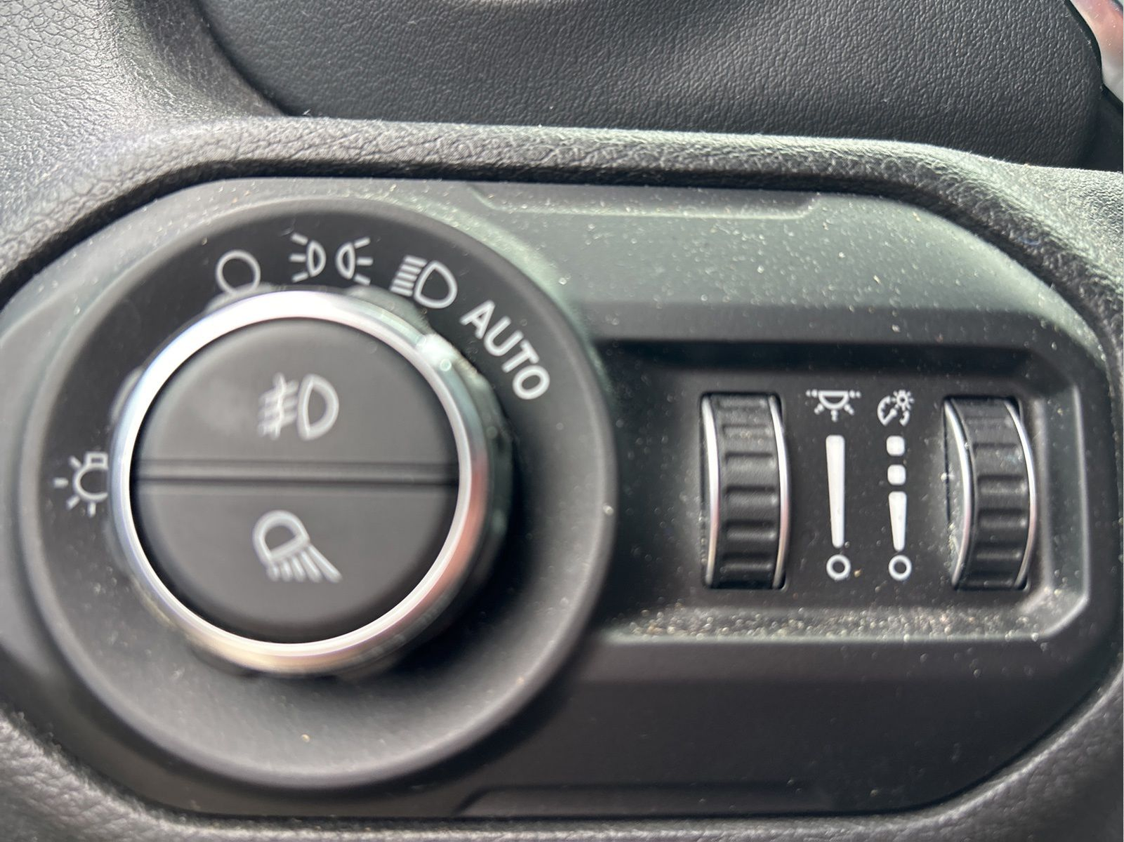 Used 2020 Jeep Gladiator - photo 25