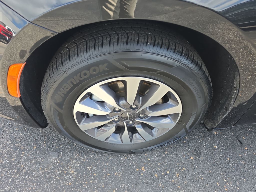 Used 2023 Chrysler Pacifica - photo 34