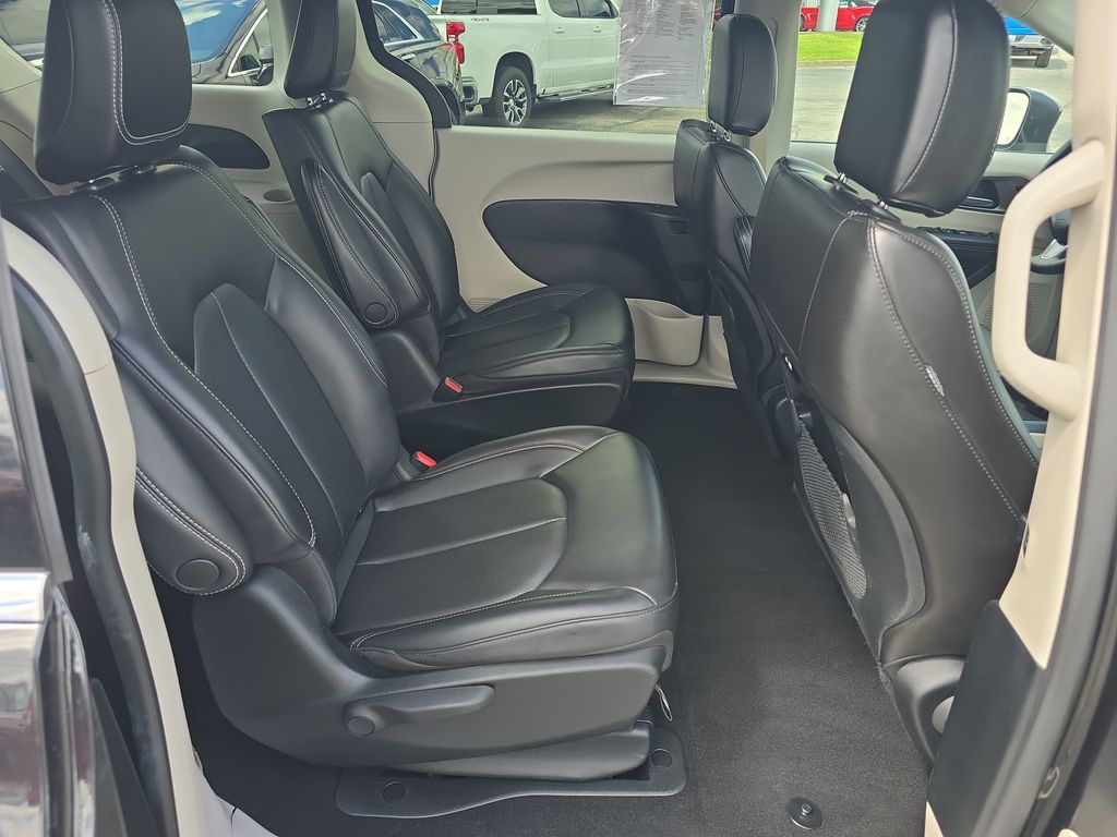 Used 2023 Chrysler Pacifica - photo 7