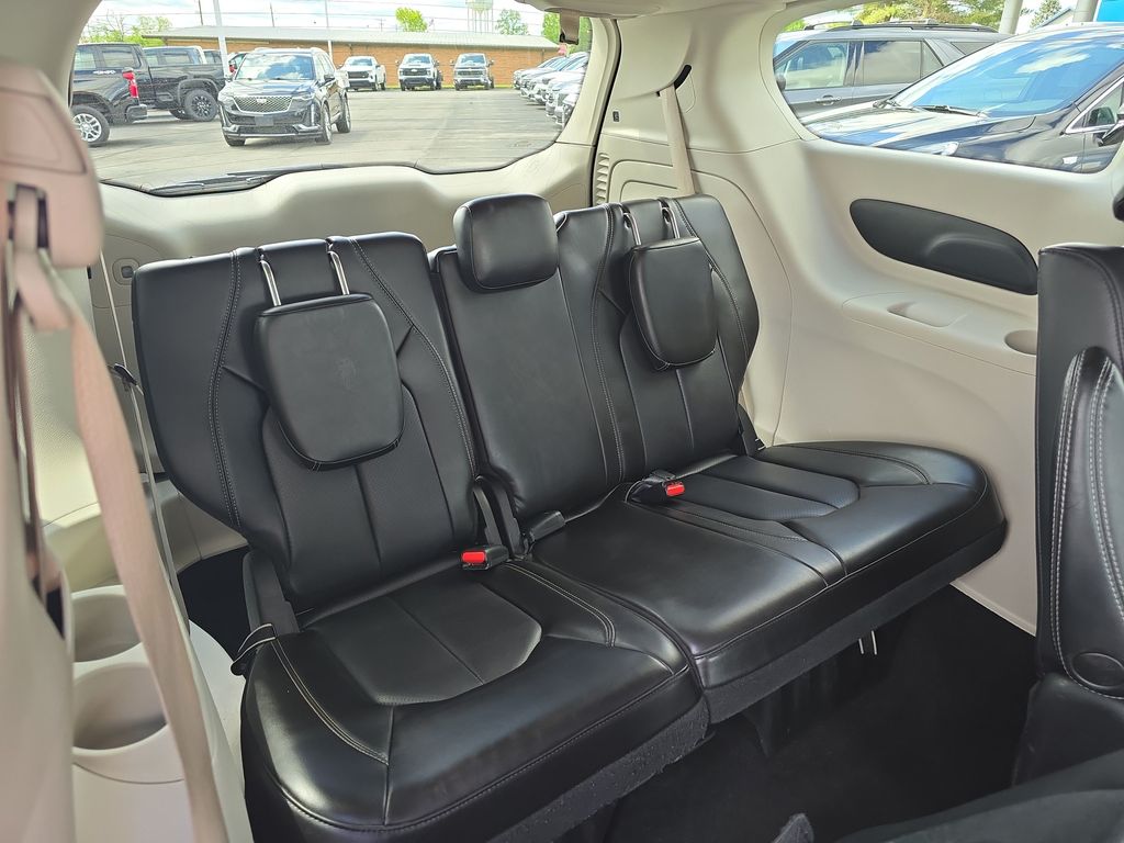 Used 2023 Chrysler Pacifica - photo 8