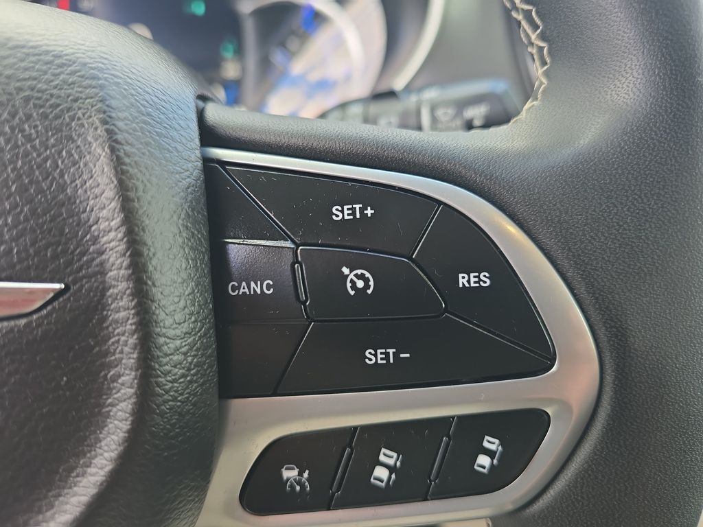 Used 2023 Chrysler Pacifica - photo 17