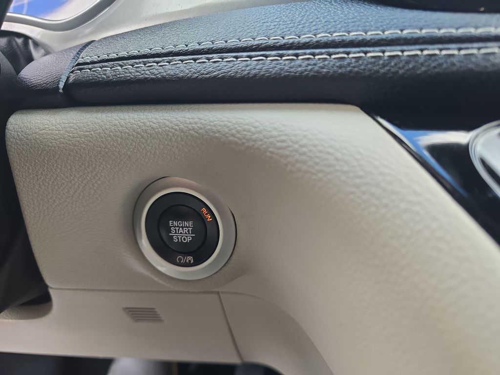 Used 2023 Chrysler Pacifica - photo 20