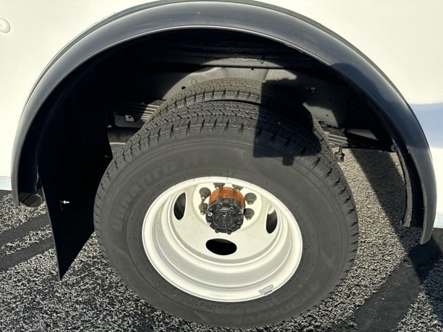 New 2025 Ford E-450 - photo 5