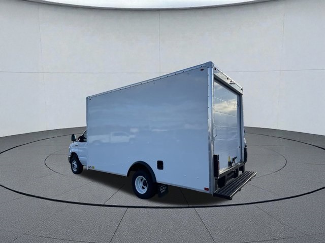New 2025 Ford E-450 - photo 7