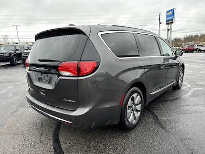 Used 2017 Chrysler Pacifica Platinum Minivan for sale #Q684941 - photo 2