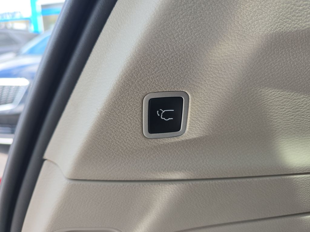 Used 2023 Chrysler Pacifica - photo 16