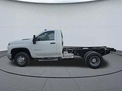 New 2025 Chevrolet Silverado 3500 Regular Cab Flatbed Truck for sale #C4962 - photo 2