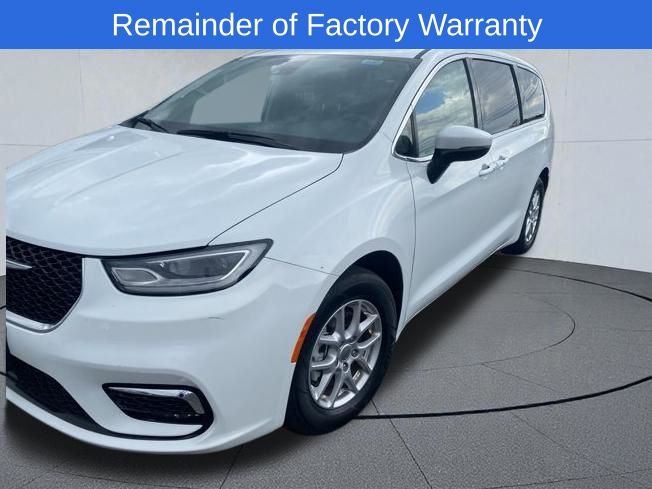 Used 2023 Chrysler Pacifica - photo 7
