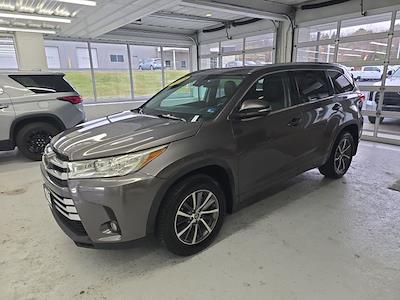 Used 2018 Toyota Highlander - photo 1