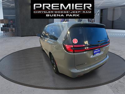 Used 2022 Chrysler Pacifica Touring L Minivan for sale #L8495 - photo 2