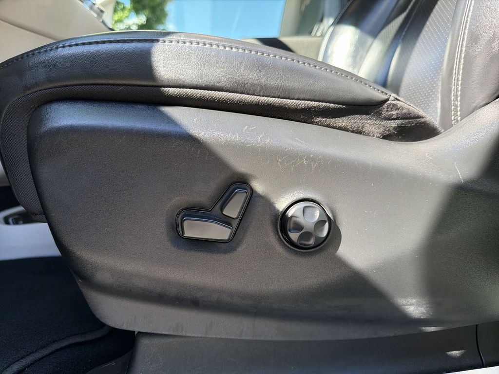 Used 2023 Chrysler Pacifica - photo 16