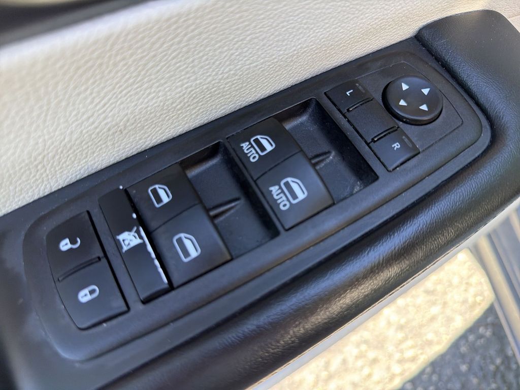 Used 2023 Chrysler Pacifica - photo 17