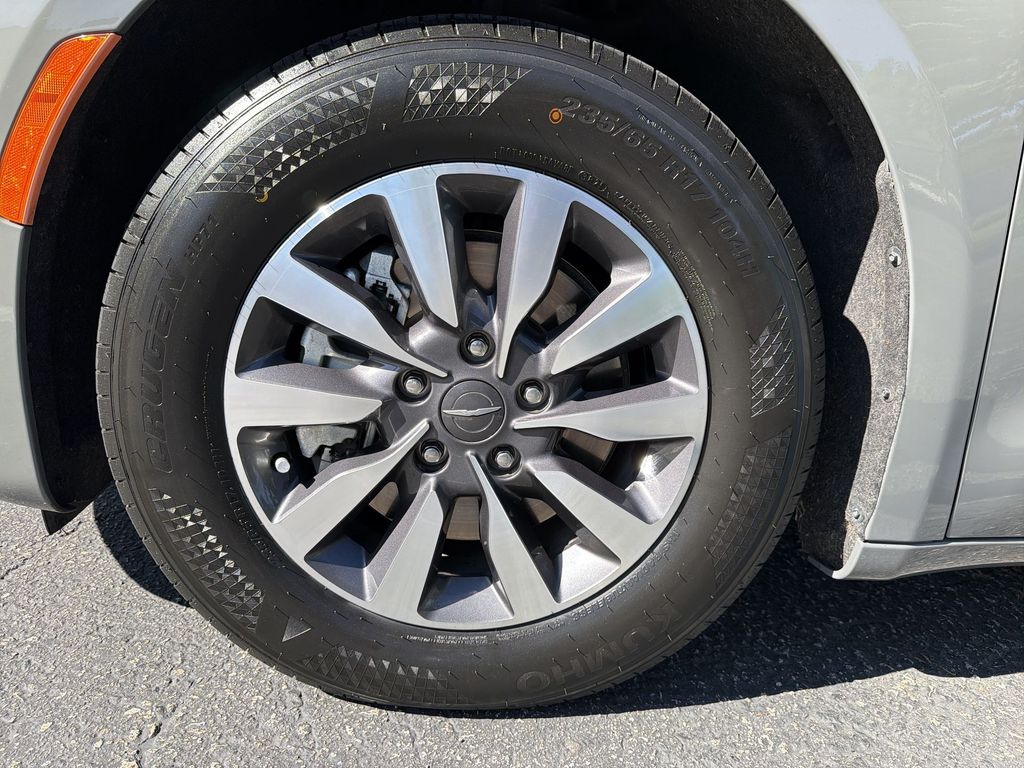 Used 2023 Chrysler Pacifica - photo 20