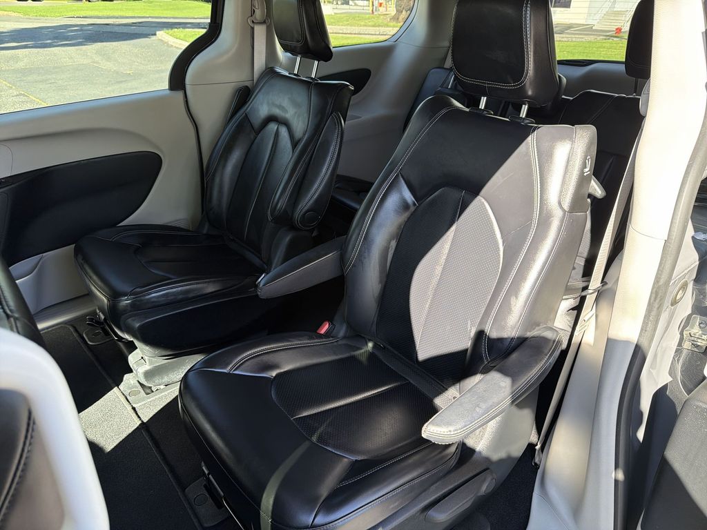 Used 2023 Chrysler Pacifica - photo 25