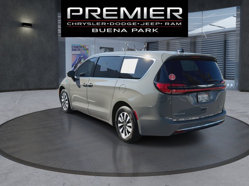 Used 2023 Chrysler Pacifica - photo 8