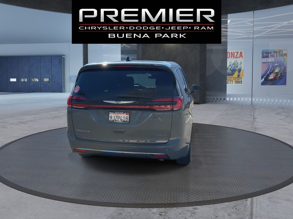 Used 2023 Chrysler Pacifica - photo 9