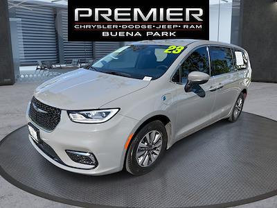 Used 2023 Chrysler Pacifica - photo 1