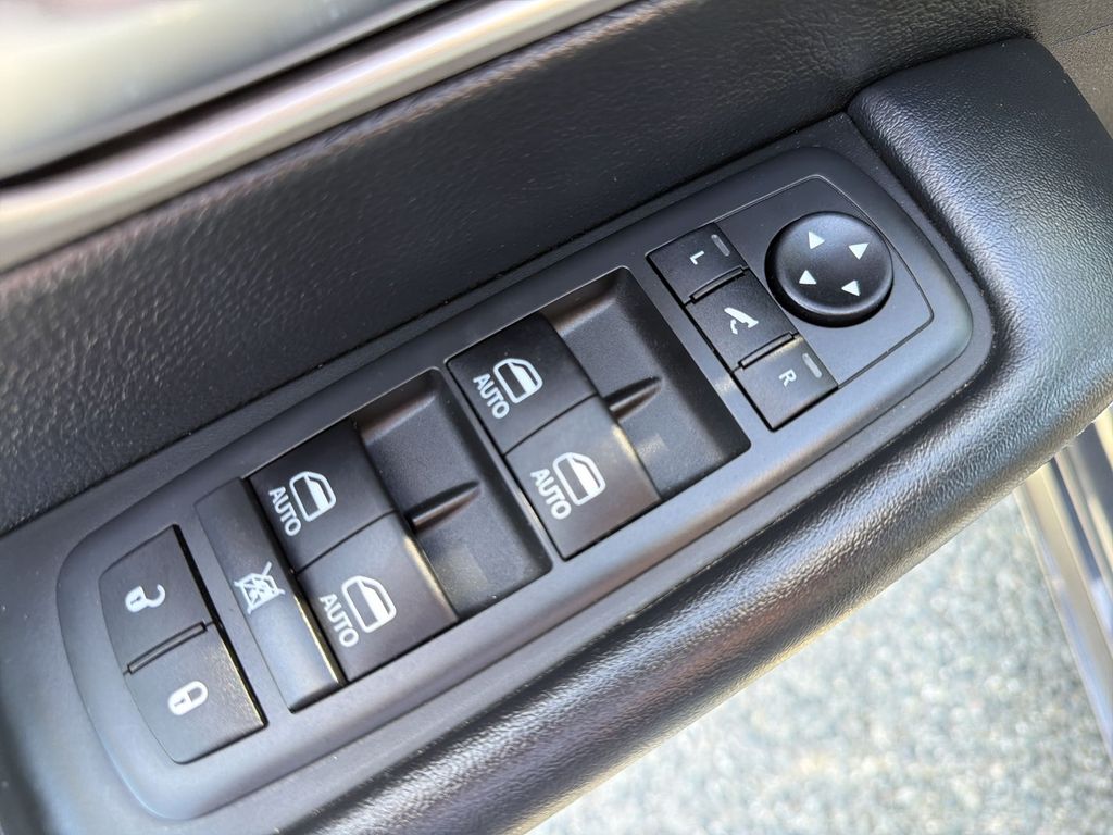Used 2021 Chrysler Pacifica - photo 17