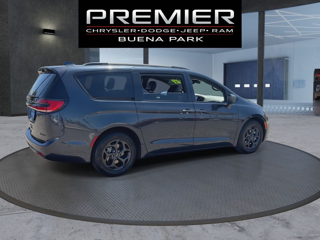 Used 2021 Chrysler Pacifica - photo 10