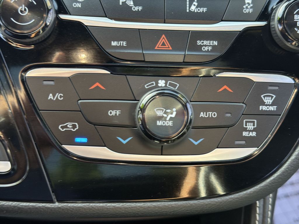 Used 2022 Chrysler Pacifica - photo 19
