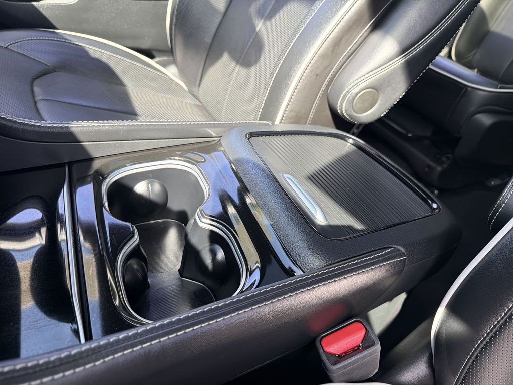 Used 2022 Chrysler Pacifica - photo 25