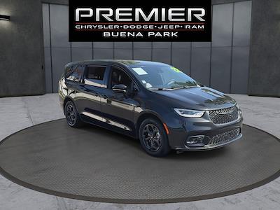 Used 2022 Chrysler Pacifica - photo 2