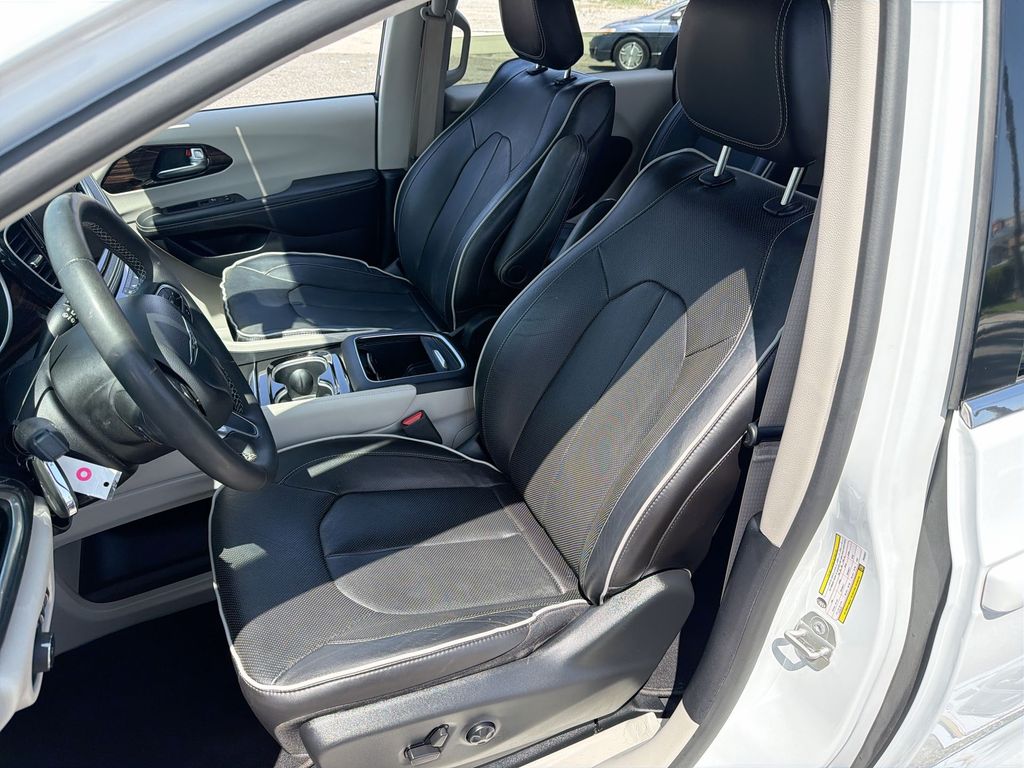 Used 2023 Chrysler Pacifica - photo 15