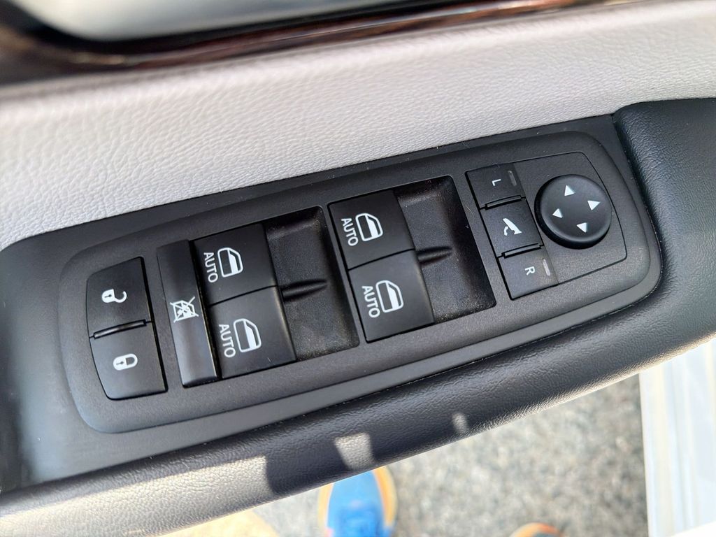 Used 2023 Chrysler Pacifica - photo 17