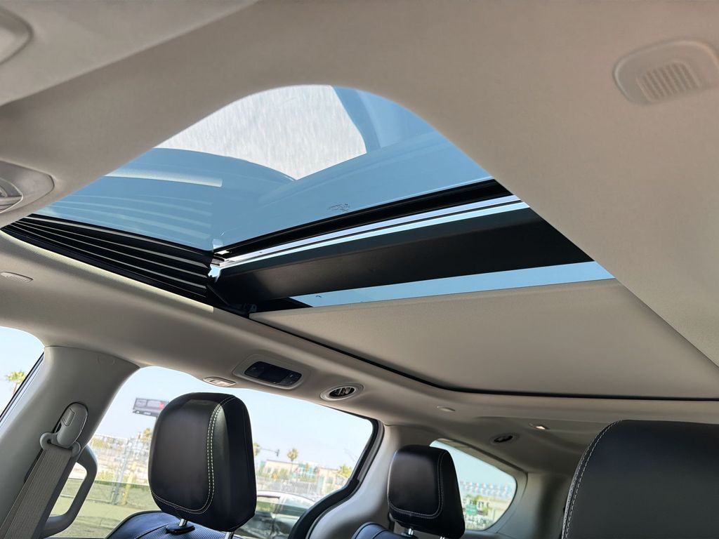 Used 2023 Chrysler Pacifica - photo 18