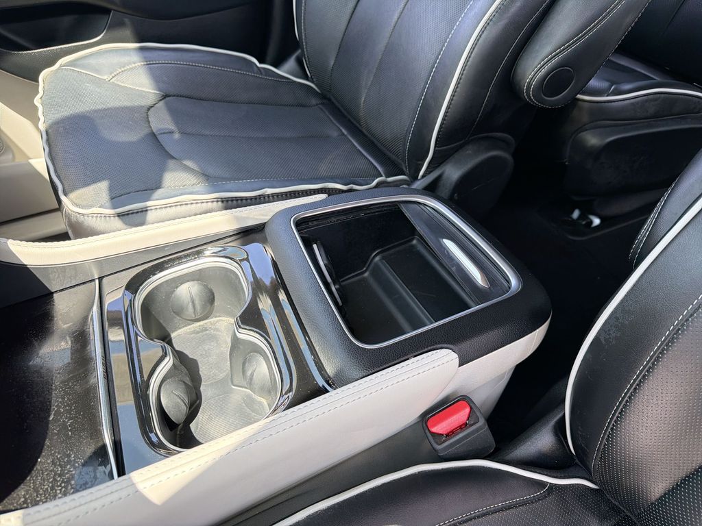 Used 2023 Chrysler Pacifica - photo 25