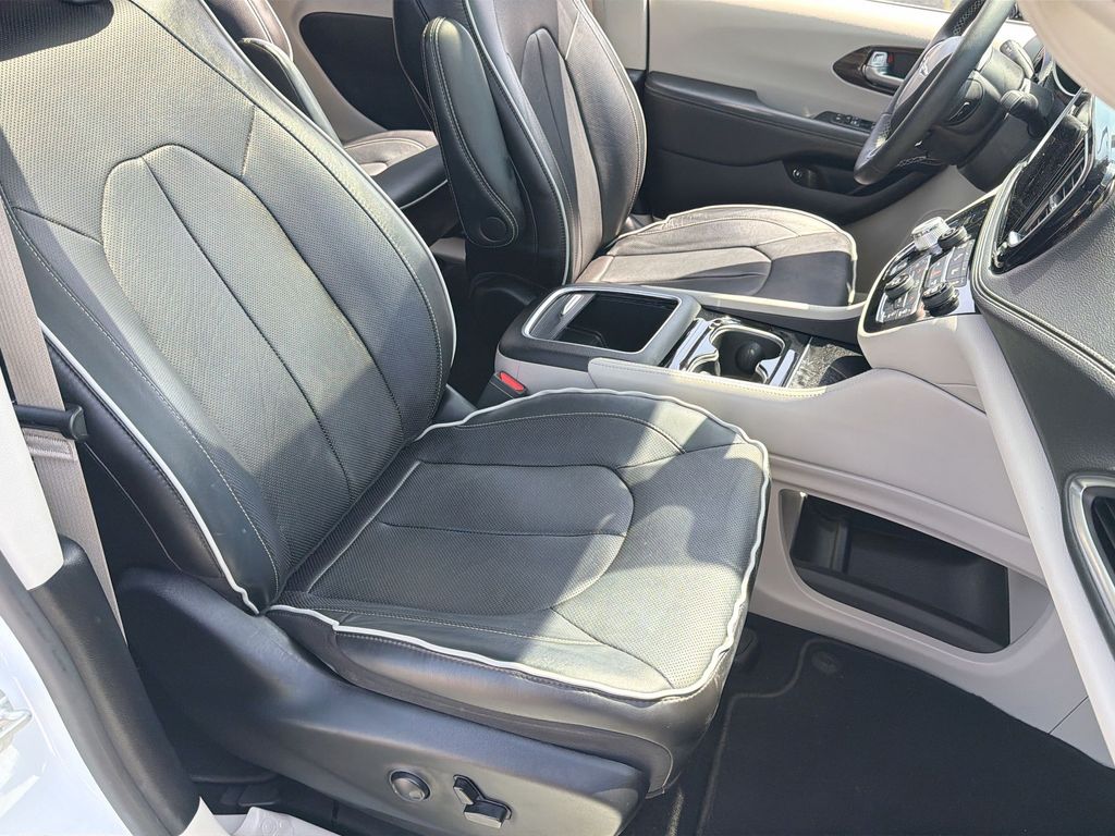 Used 2023 Chrysler Pacifica - photo 29