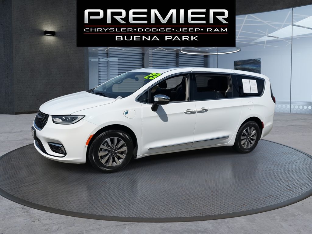 Used 2023 Chrysler Pacifica - photo 6
