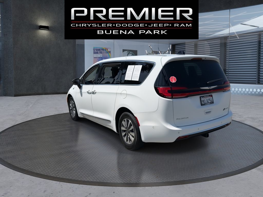 Used 2023 Chrysler Pacifica - photo 8
