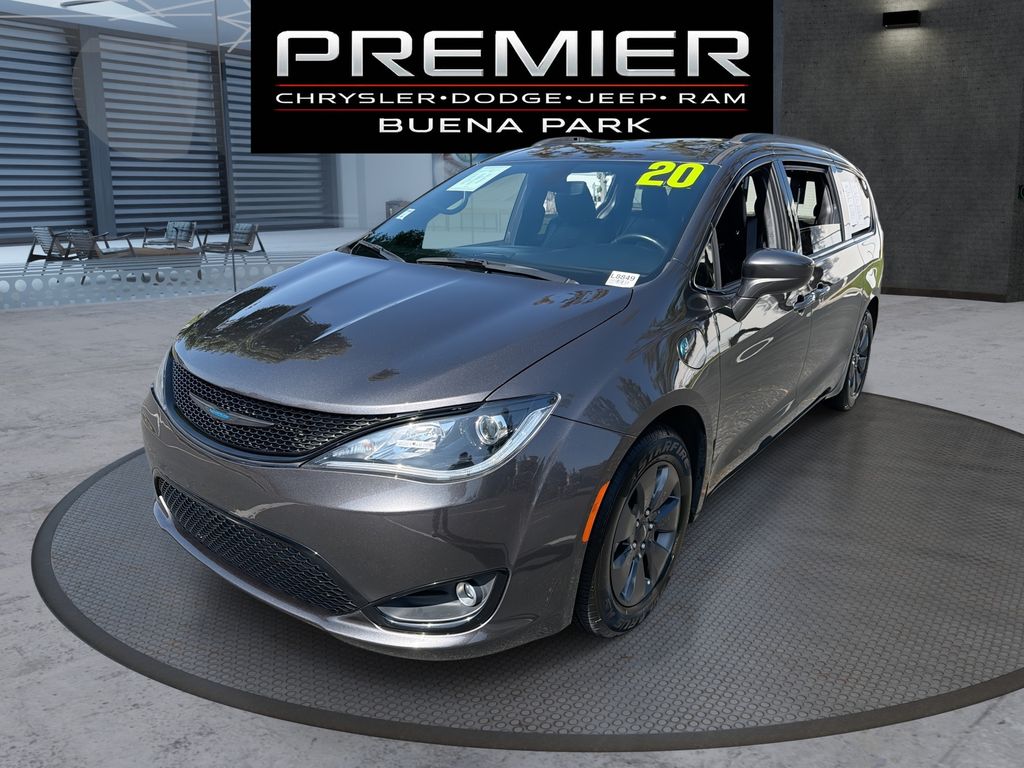Used 2020 Chrysler Pacifica - photo 1