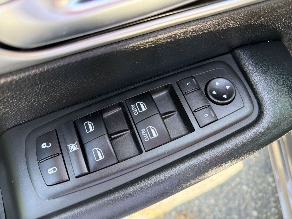 Used 2020 Chrysler Pacifica - photo 17