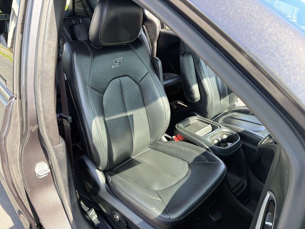 Used 2020 Chrysler Pacifica - photo 28